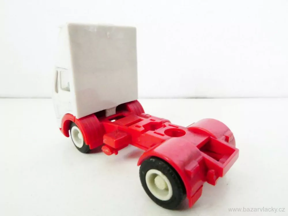 H0 HERPA Nákladní automobil tahač MERCEDES