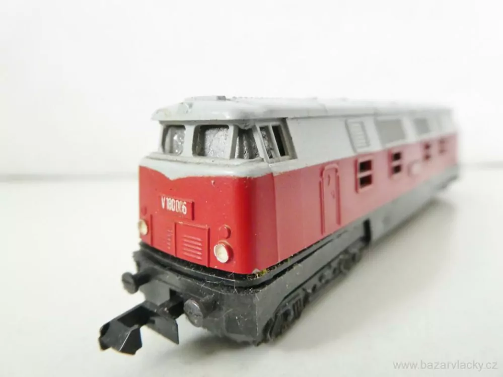 N PIKO Dieselová lokomotiva V 180 006 DR