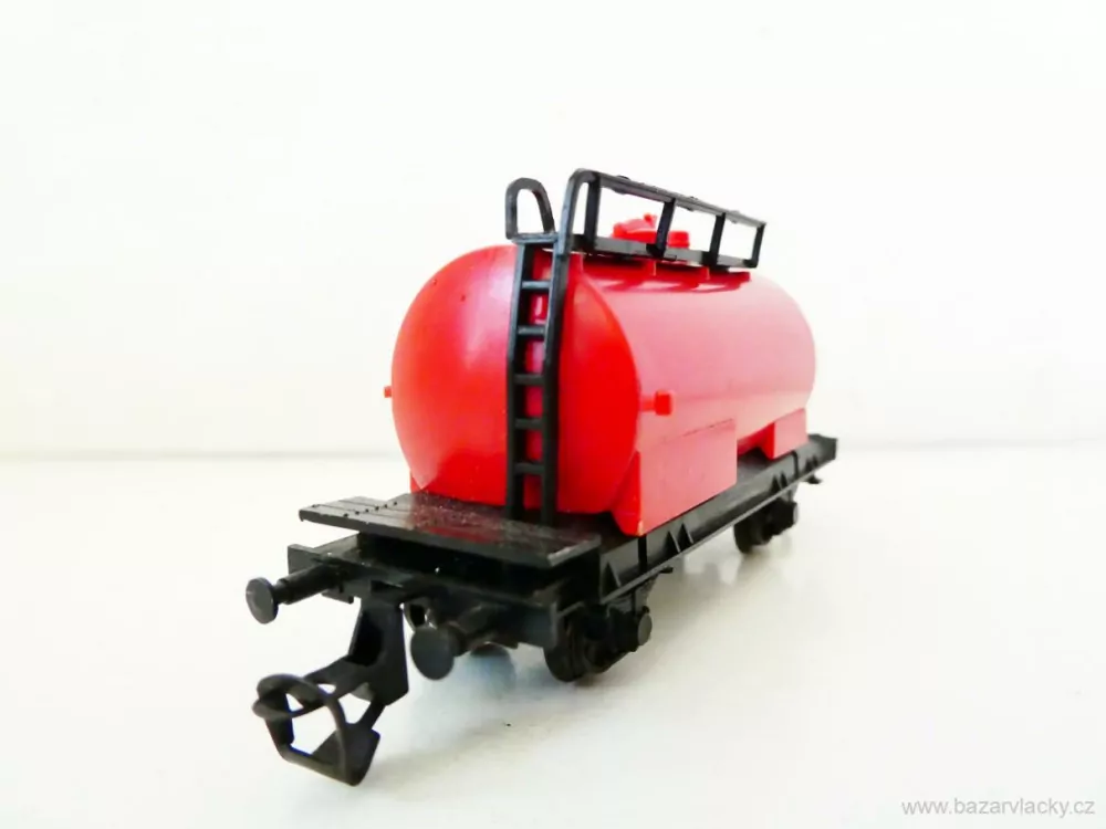 TT BTTB/ZEUKE Cisternový vůz červený TOP STAV NEPOUŽITÝ v krabičce