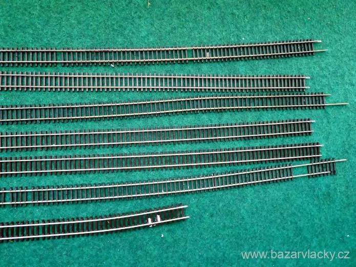 H0 SET 7 ks - ROCO 42200 FLEXI KOLEJ 3 ks a ROCO 42406 DLOUHÁ KOLEJ 5 ks ( cca 46 - 93 cm )