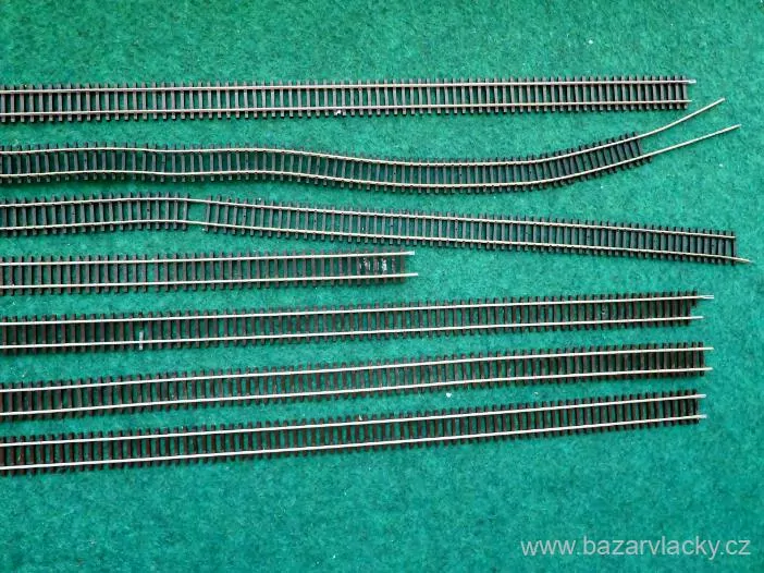 H0 SET 7 ks - ROCO 42200 FLEXI KOLEJ 2 ks a ROCO 42406 DLOUHÁ KOLEJ 5 ks  ( cca 46 - 93 cm )