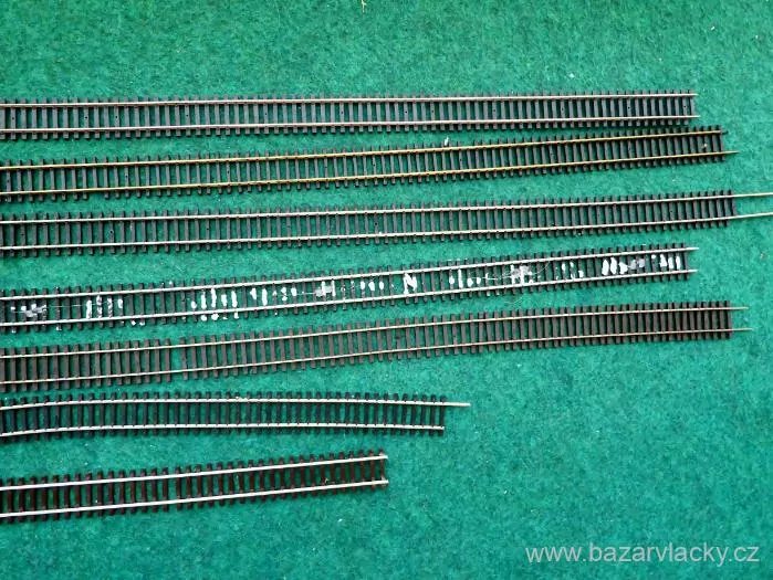 H0 SET 7 ks - ROCO 42200 FLEXI KOLEJ 3 ks, ROCO 4400 FLEXY KOLEJ 1 ks, ROCO 42406 DLOUHÁ KOLEJ 1 ks, ROCO 42201 DLOUHÁ KOLEJ 1 ks a TILLIG 85125 FLEXI KOLEJ 1 ks ( cca 39 - 93 cm )