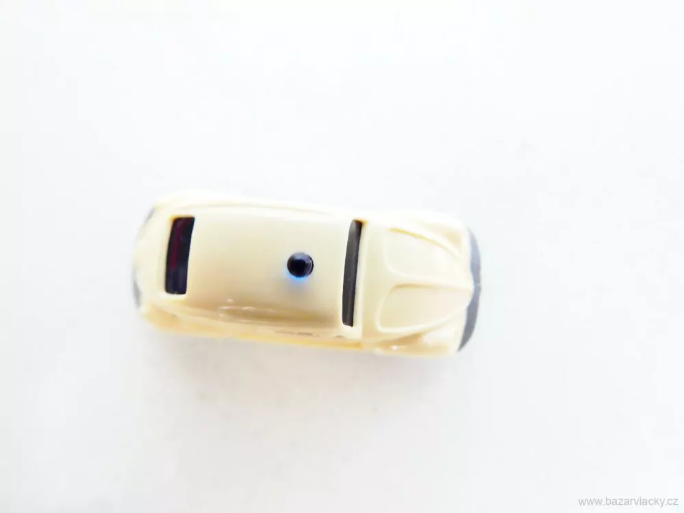 N Osobní automobil VW 1300 BROUK bílý s majákem TOP STAV