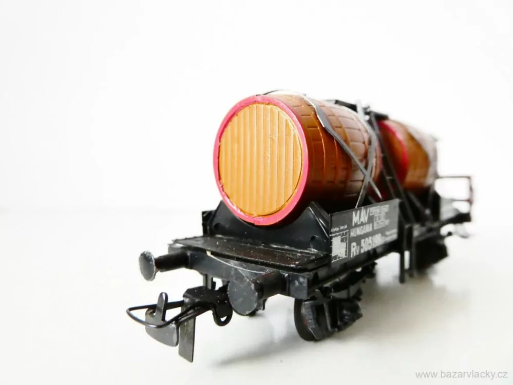 H0 SCHICHT Nákladní vůz na víno s budkou MAV 