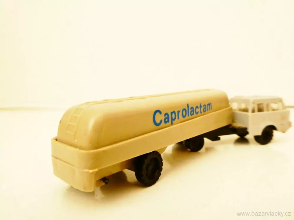 TT Nákladní automobil TATRA 813 66 cisterna Caprolastam
