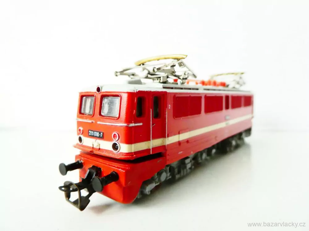 TT GÜTZOLD Elektrická lokomotiva BR 211 018 - 7 OSVĚTLENÁ PĚKNÝ STAV