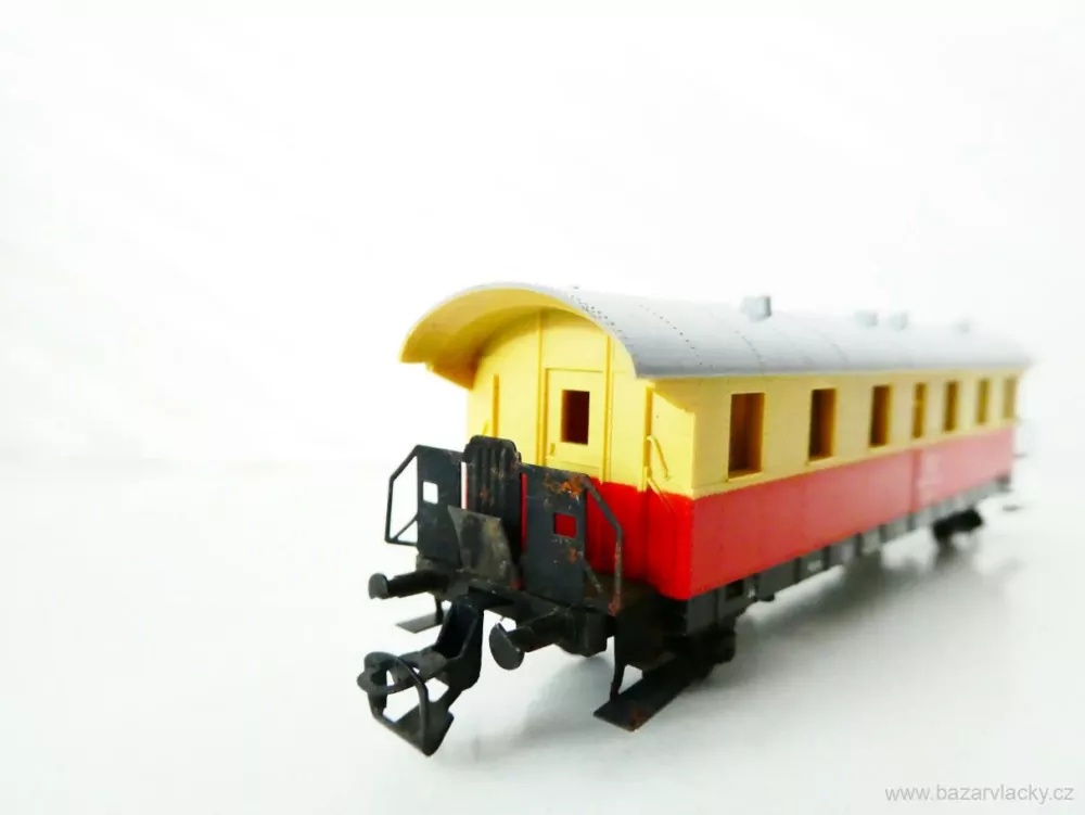 TT BTTB Osobní vůz 50 50 24 DR červeno-žlutý