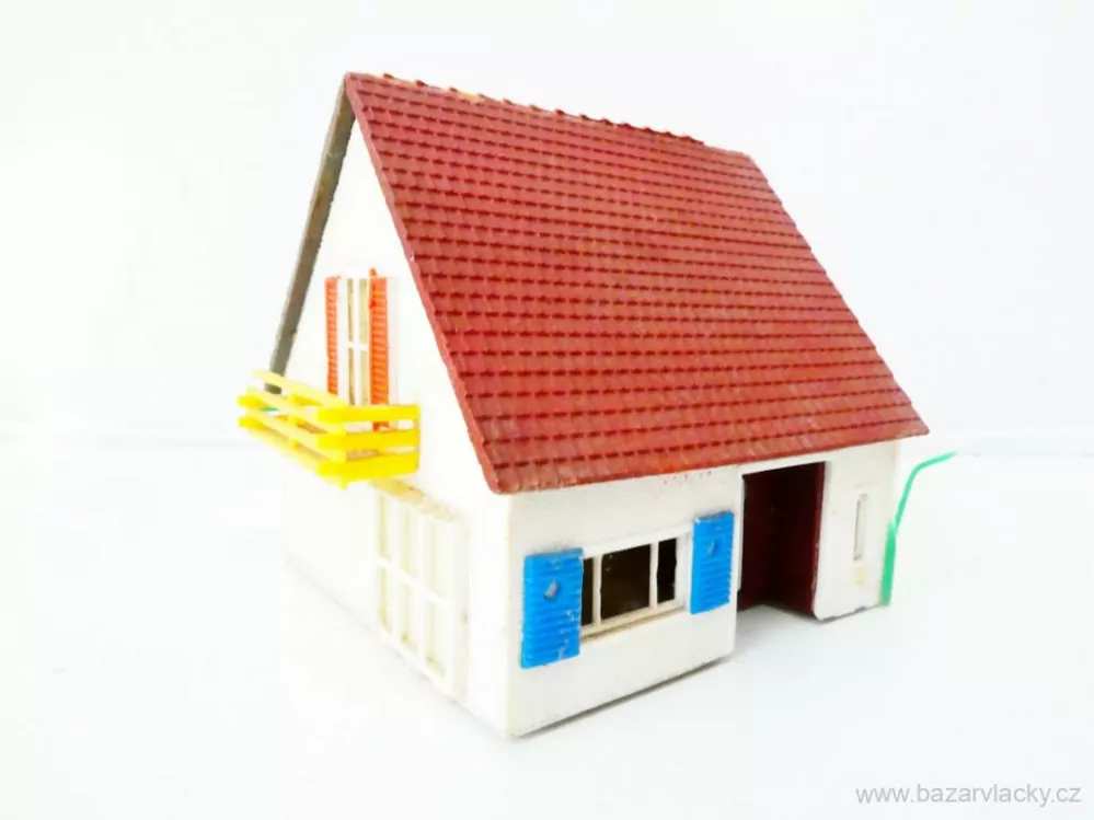 TT Rodinný dům s balkónem