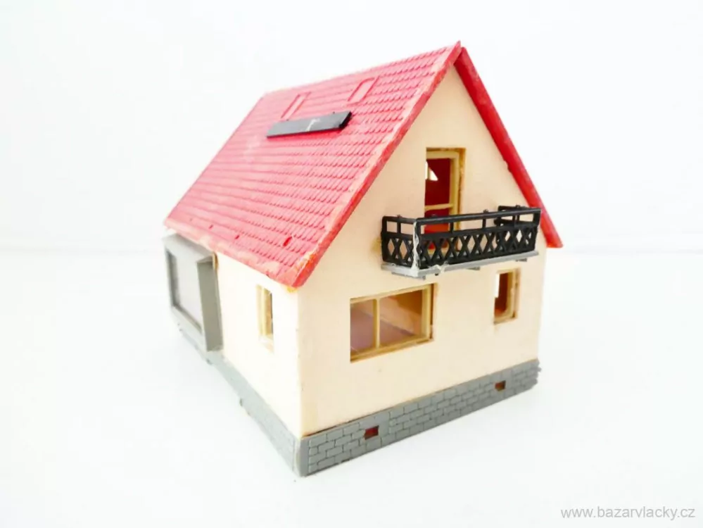 TT Rodinný dům s balkonem