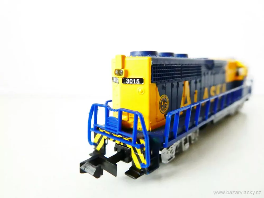 N BACHMANN 63598 Dieselová lokomotiva ALASKA 3015 PĚKNÝ STAV OSVĚTLENÁ v originální krabičce včetně výplní