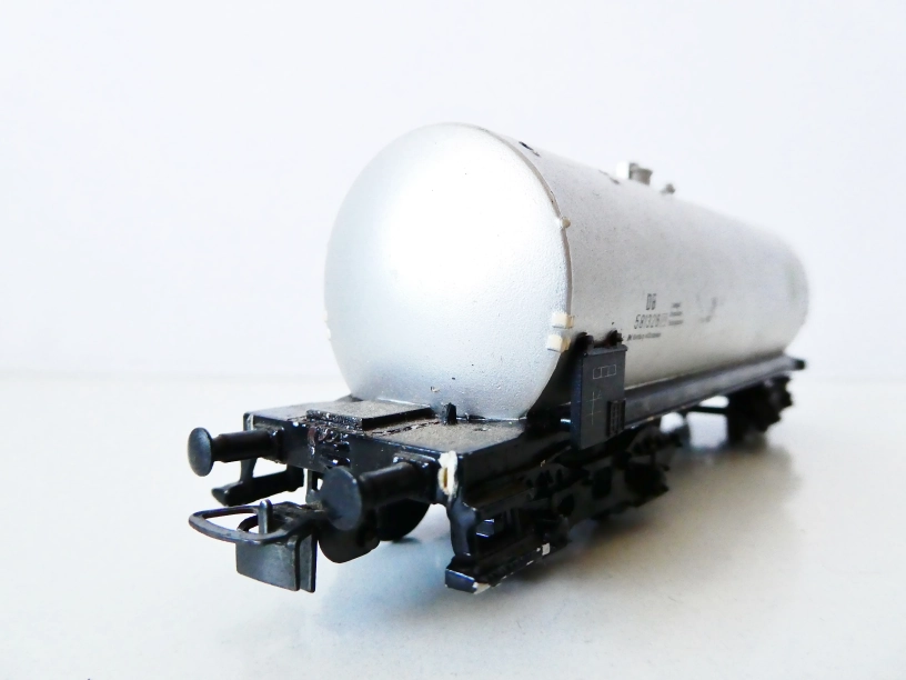 H0 PIKO Cisternový vůz 581326 DB stříbrný