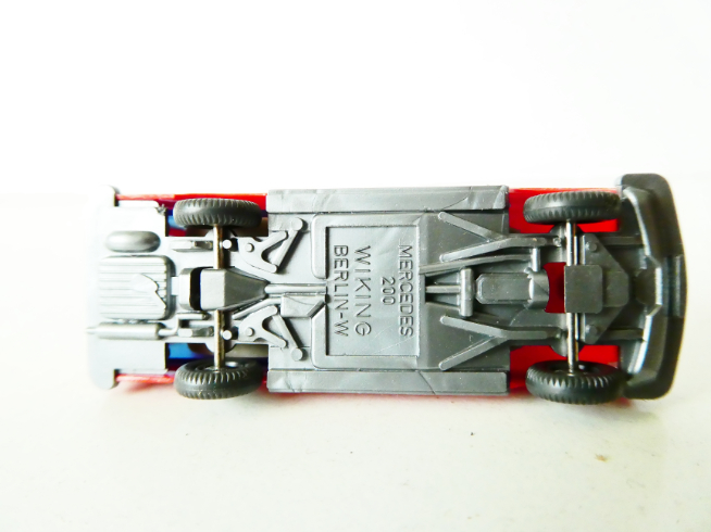 H0 WIKING Požární automobil Mercedes 200 TOP STAV NEPOUŽITÝ