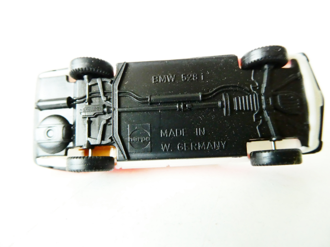 H0 HERPA Záchranný lékařský automobil BMW 528i NOTARZT TOP STAV NEPOUŽITÝ