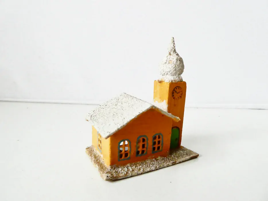 N Kostel s  efektem zasněžené střechy