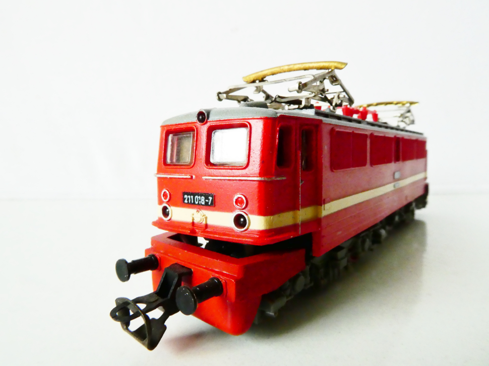 TT BTTB GÜTZOLD Elektrická lokomotiva E 211 018-7 DR OSVĚTLENÁ TOP STAV NEPOUŽITÁ v krabičce