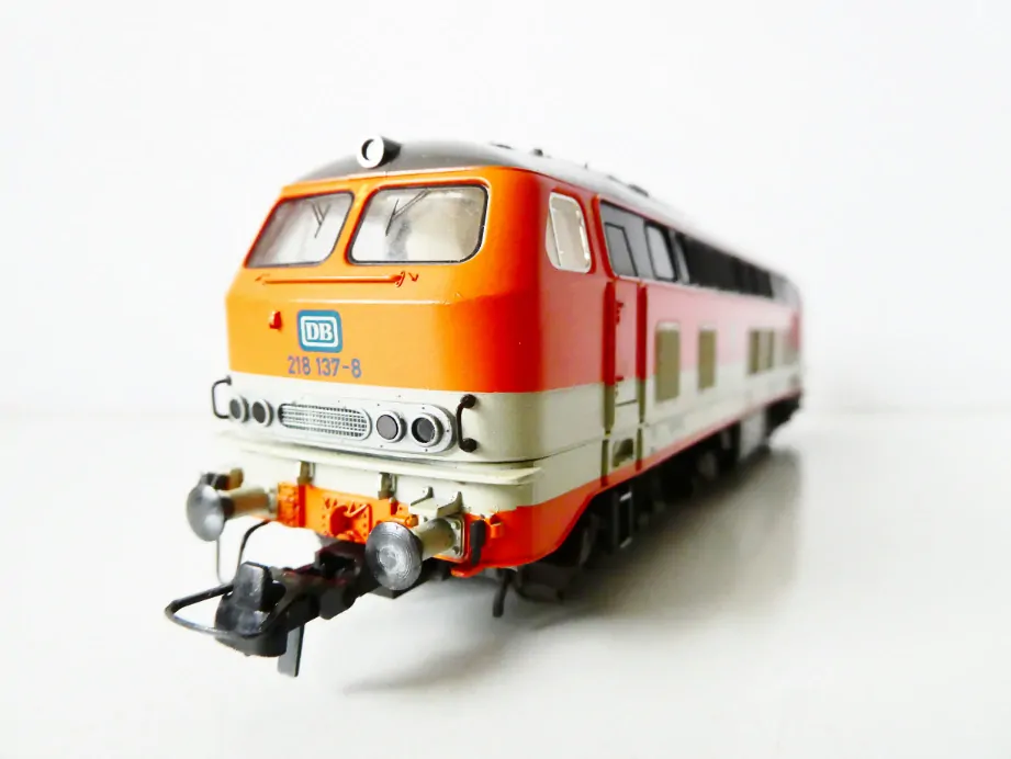 H0 FLEISCHMANN Dieselová lokomotiva BR 218 137-8 DB OSVĚTLENÁ PĚKNÝ STAV