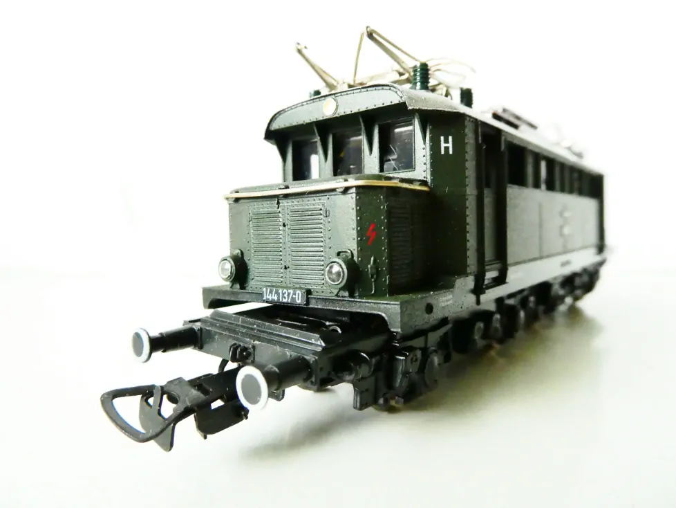 H0 PIKO Elektrická lokomotiva BR 144 137-0 DR OSVĚTLENÁ TOP STAV NEPOUŽITÁ v orig. krabičce 