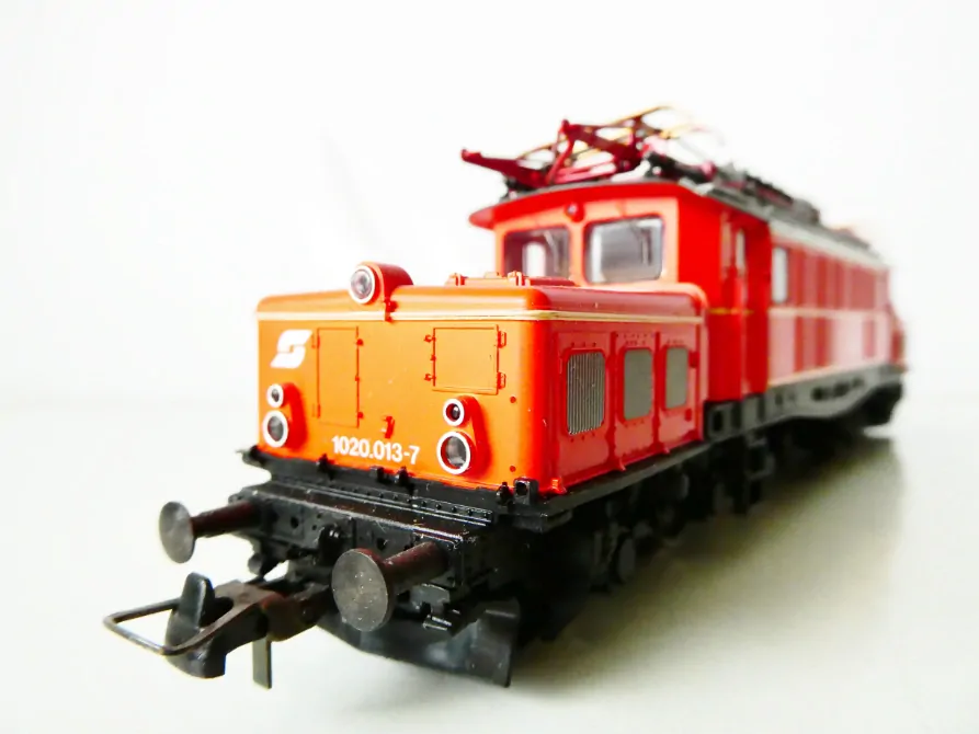 H0 ROCO 43485 Elektrická lokomotiva BR 1020.013-7 ÖBB OSVĚTLENÁ TOP STAV NEPOUŽITÁ