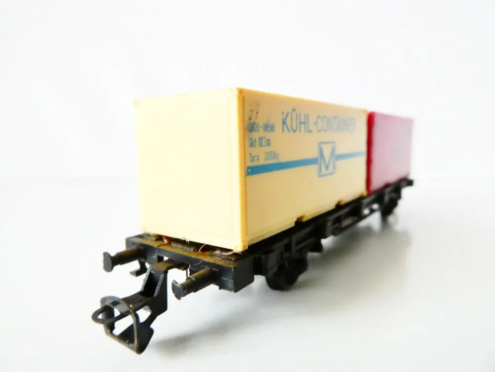 TT BTTB Plošinový vůz s kontejnery cti Italia a KÜHL-CONTAINER M