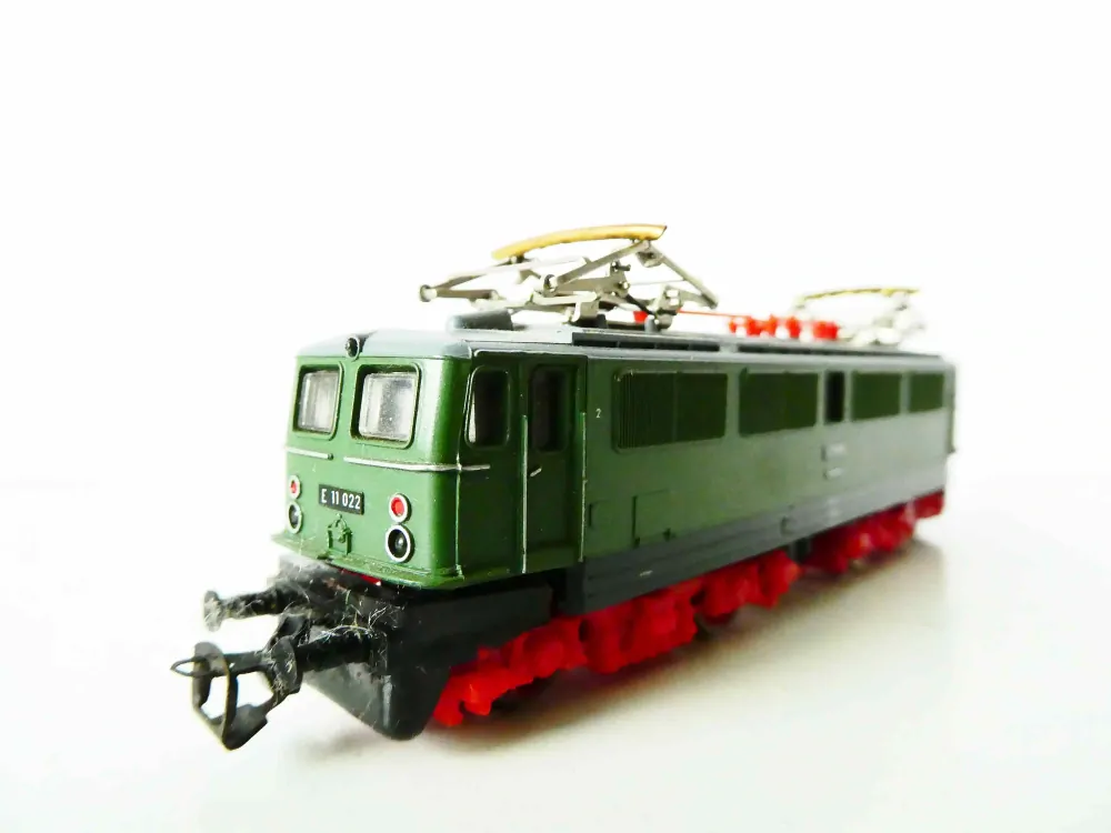TT BTTB Elektrická lokomotiva E 11 022 DR OSVĚTLENÁ PĚKNÝ STAV