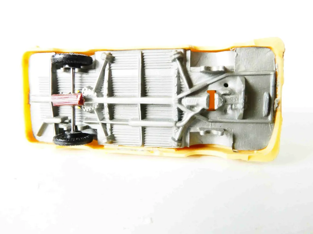 H0 Sanitka NA OPRAVU (chybí jedno soukolí)