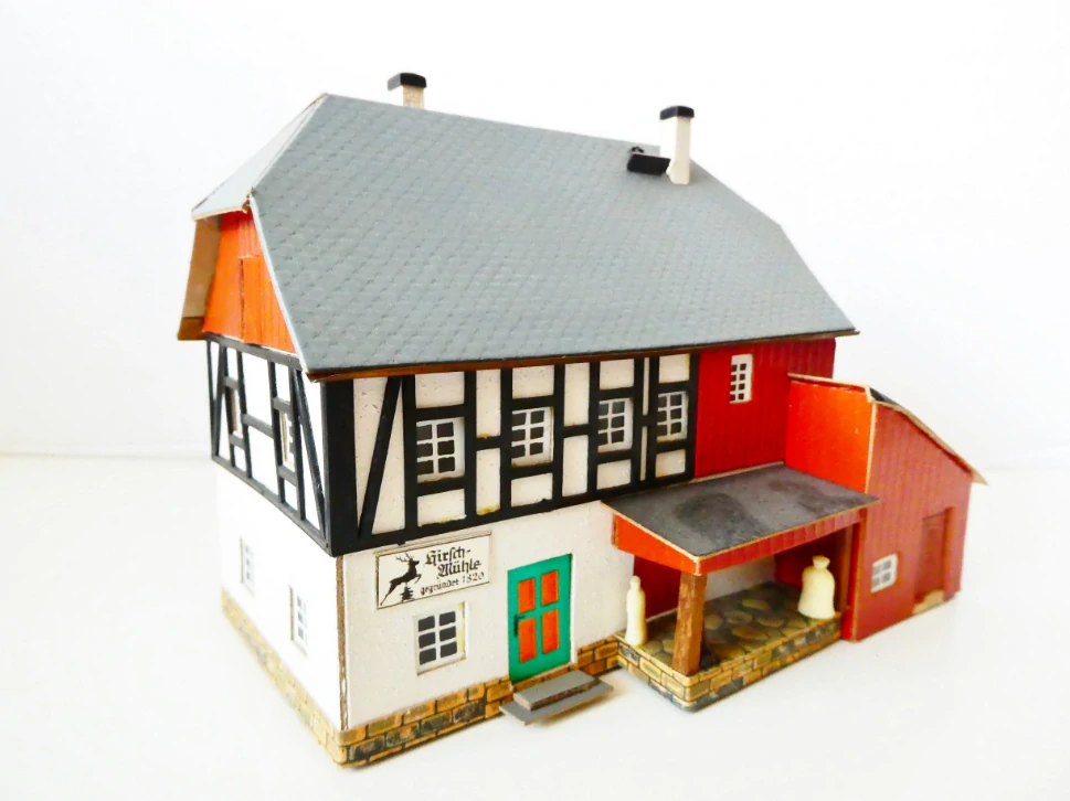 TT/H0 Vodní mlýn Hirschmühle s rampou a přístavkem a MLÝNSKÝM KOLEM - PĚKNÝ STAV