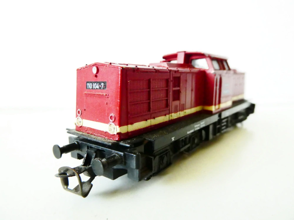 TT BTTB Dieselová lokomotiva BR 110 104-7 DR NA SERVIS (v jednom směru jede pomalu)