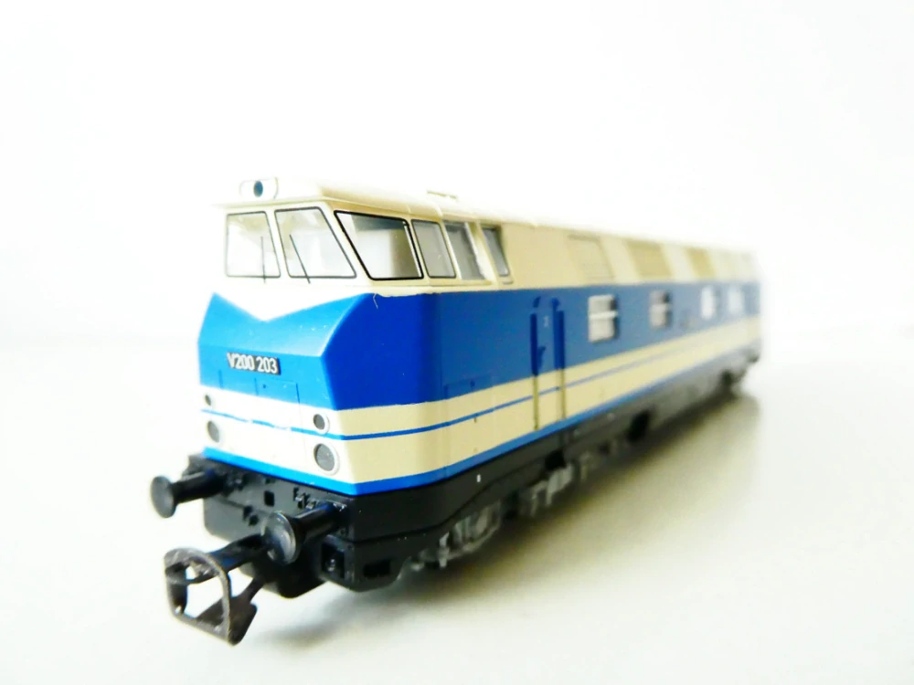 TT TILLIG 02656 Dieselová lokomotiva V 100 203 DR OSVĚTLENÁ TOP STAV NEPOUŽITÁ v krabičce NOVÁ