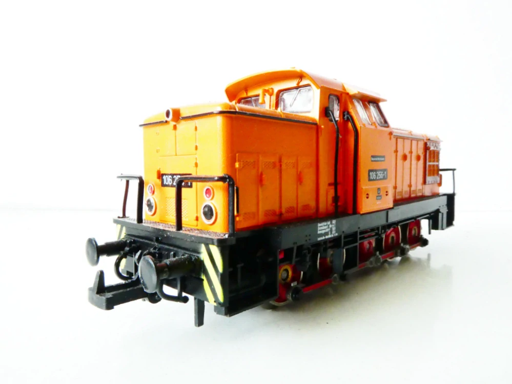 H0 PIKO Dieselová lokomotiva BR 106 256-1 DR TOP STAV