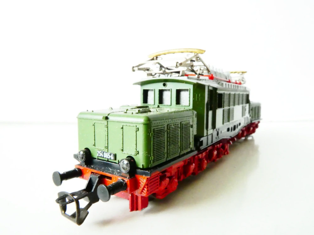 TT BTTB/ZEUKE  Elektrická lokomotiva BR 254 065-6 DR OSVĚTLENÁ TOP STAV v krabičce