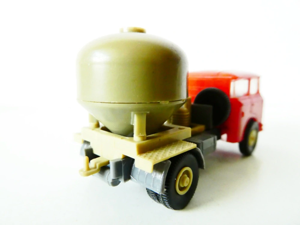 H0 Nákladní automobil ŠKODA s řidičem - cement PĚKNÝ STAV
