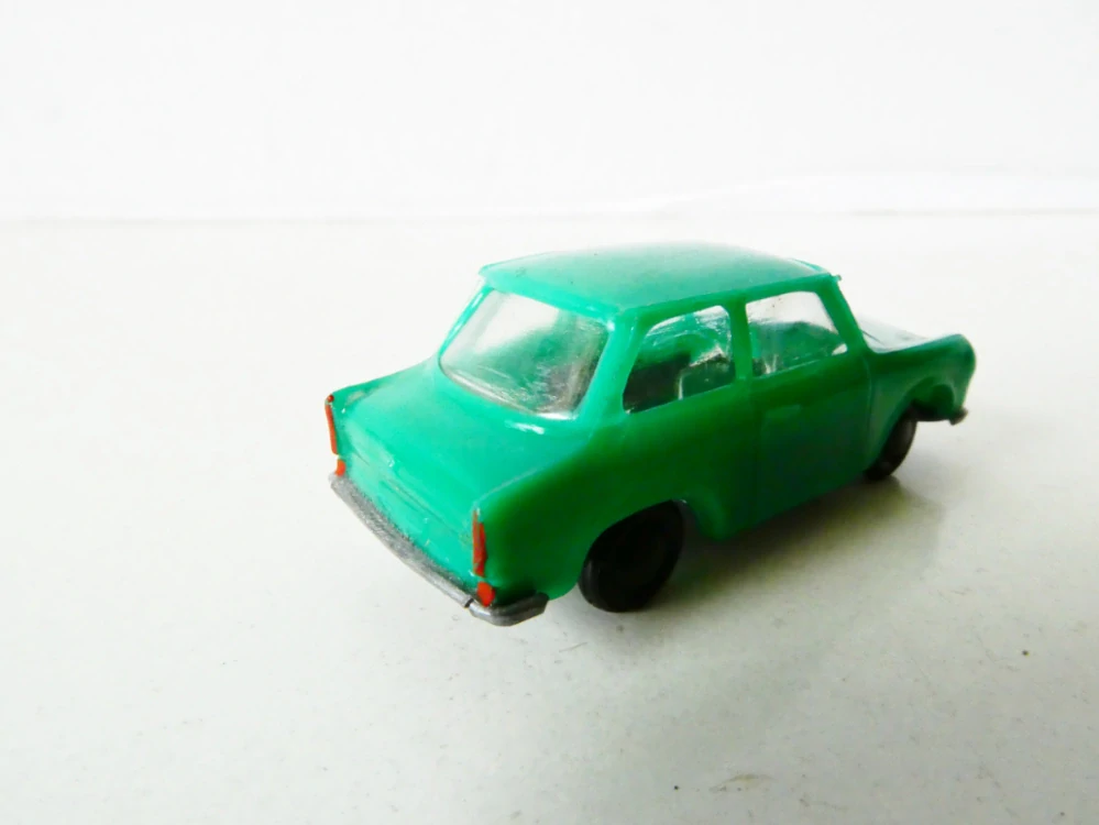 H0 Osobní automobil Trabant 601 zelený PĚKNÝ STAV