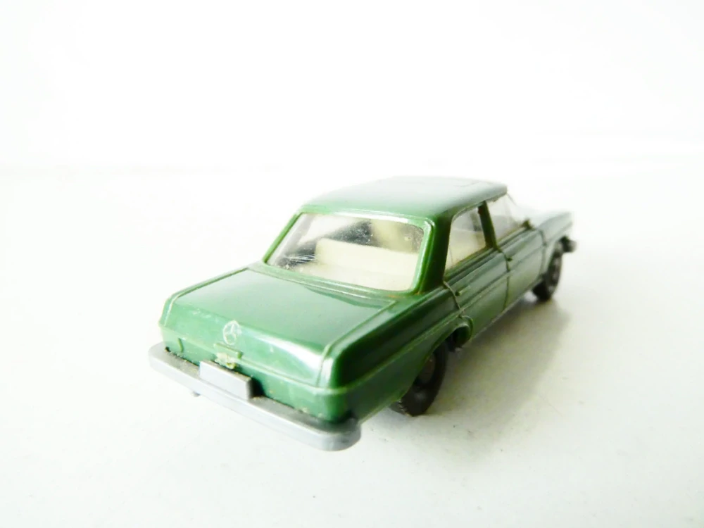H0 Wiking Osobní automobil Mercedes 200 PĚKNÝ STAV