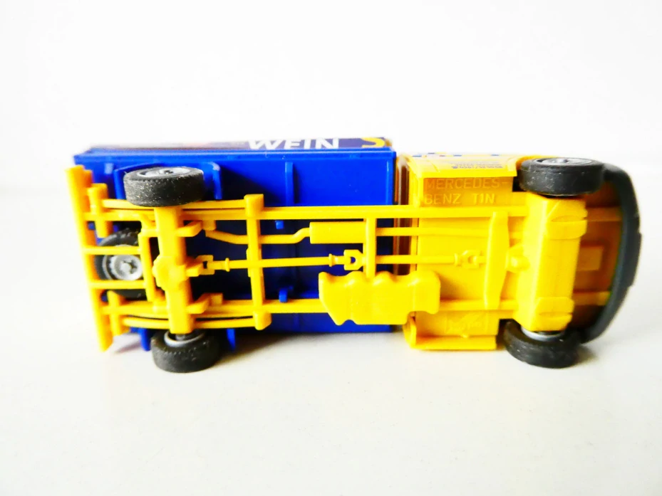 H0 HERPA Nákladní automobil Mercedes Benz T1N - valník s plachtou Getänke service - Zásobovací vůz PĚKNÝ STAV