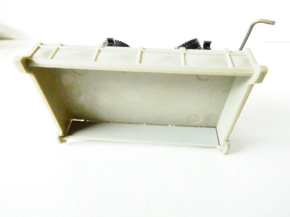 H0 Přívěs za nákladní automobil s bočním výklopným mechanismem PĚKNÝ STAV