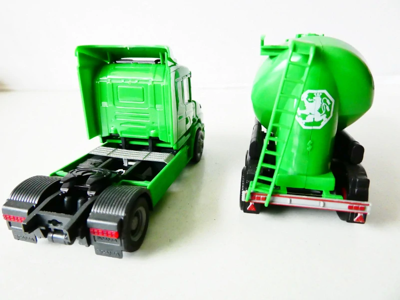 H0 HERPA Nákladní automobil SCANIA - tahač s cisternou HEIDELBERGER ZEMENT TOP STAV
