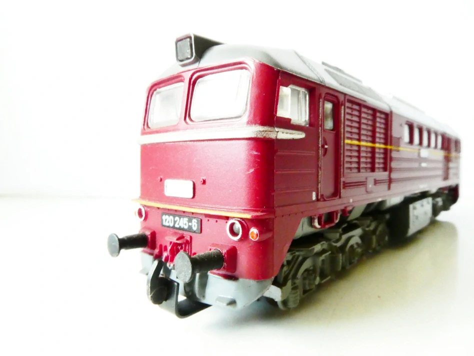 H0 GÜTZOLD Dieselová lokomotiva BR 120 245-6 DR OSVĚTLENÁ PĚKNÝ STAV