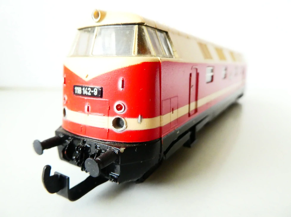 H0 GÜTZOLD Dieselová lokomotiva BR 118 142-9 DR PĚKNÝ STAV