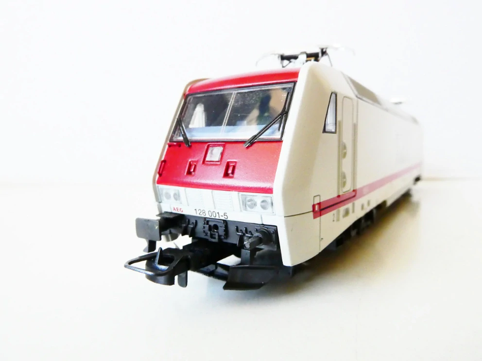 H0 Märklin HANO 38380 Elektrická lokomotiva 12X BR 128 001-2 AEG OSVĚTLENÁ TOP STAV v orig. krabičce s návodem