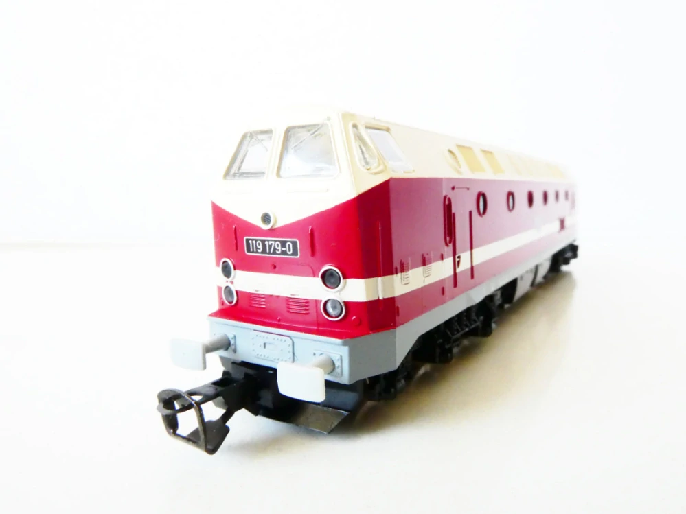 TT TILLIG 02555 Dieselová lokomotiva BR 119 179-0 DR OSVĚTLENÁ TOP STAV NEPOUŽITÁ v krabičce