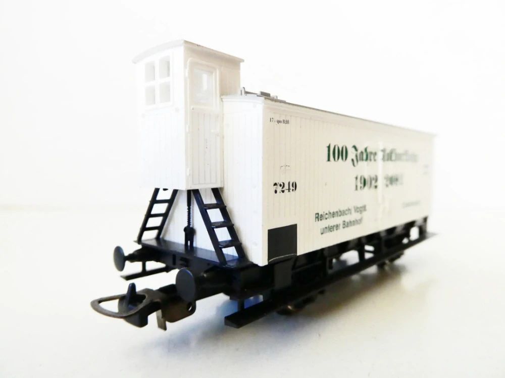 H0 PIKO Chladírenský vůz s budkou 7249 Jubilejní vůz 100 Jahre Rollbockbahn 1902-2002 K.Sächs.Sts.E.B. TOP STAV NEPOUŽITÝ