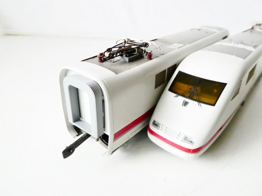 H0 Fleischmann 4440 Elektrická souprava ICE BR 401 011-2/401 511-1 DB OSVĚTLENÁ PĚKNÝ STAV