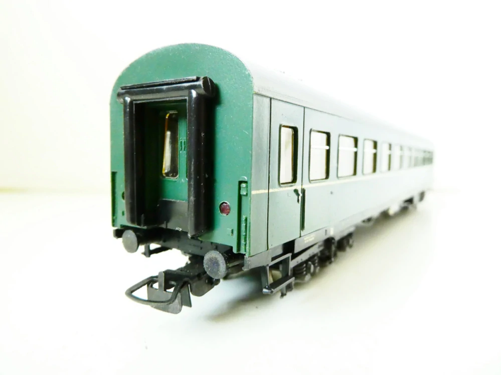 H0 PIKO  Osobní vůz 2. tř.  50 50 29-45 190-0 DR OSVĚTLENÝ PĚKNÝ STAV