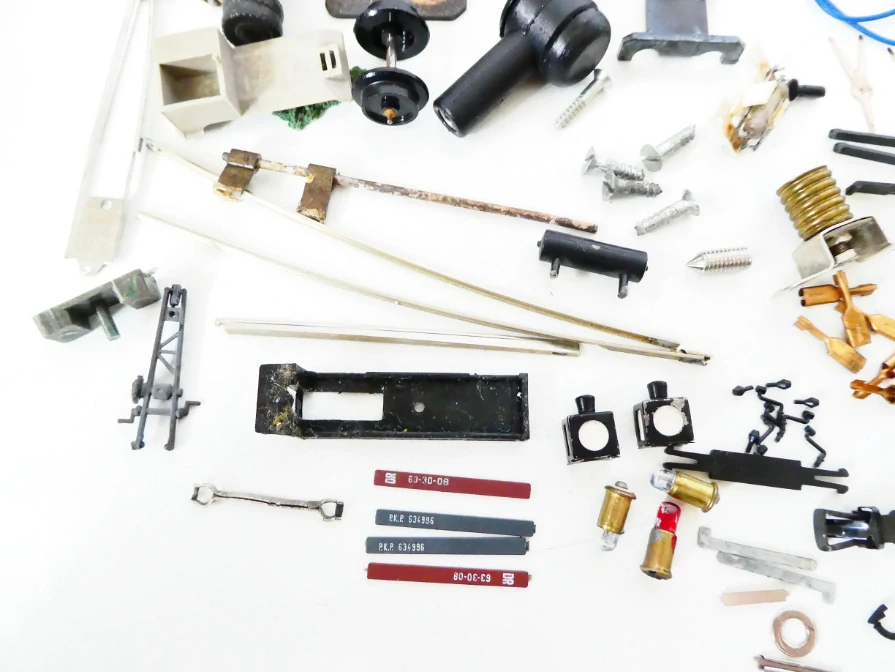 H0 MIX SET Náhradní díly a příslušenství k modelové železnici - vše, co je na foto