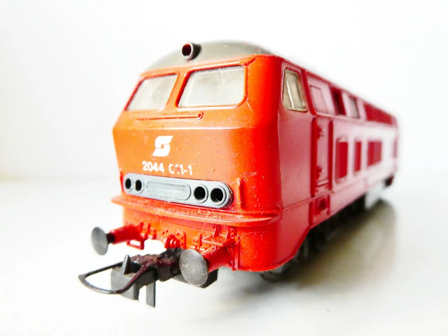 H0 ROCO Dieselová lokomotiva BR 2044 011-1 ÖBB OSVĚTLENÁ PĚKNÝ STAV