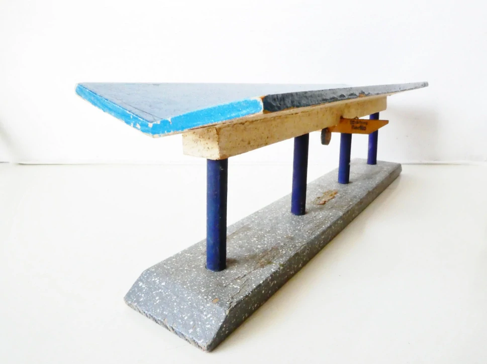 H0 Velké nástupiště s hodinami - dřevo