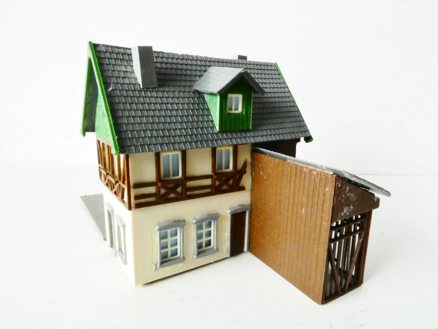 TT Hrázděný patrový dům s garáží a kůlnou