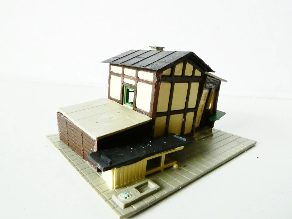 TT Drážní domek s kůlnou a přísl.