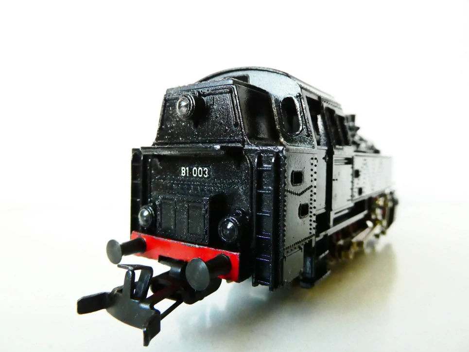 H0 MÄRKLIN Parní lokomotiva BR 81 003 DR OSVĚTLENÁ PĚKNÝ STAV