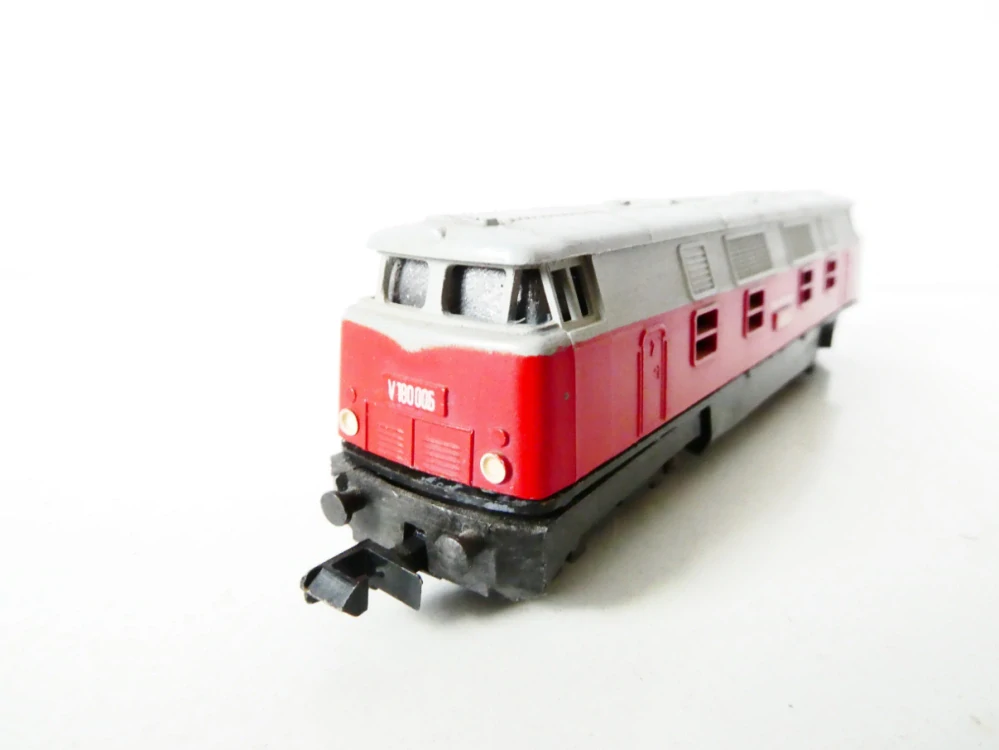 N PIKO Dieselová lokomotiva V 180 006 DR 